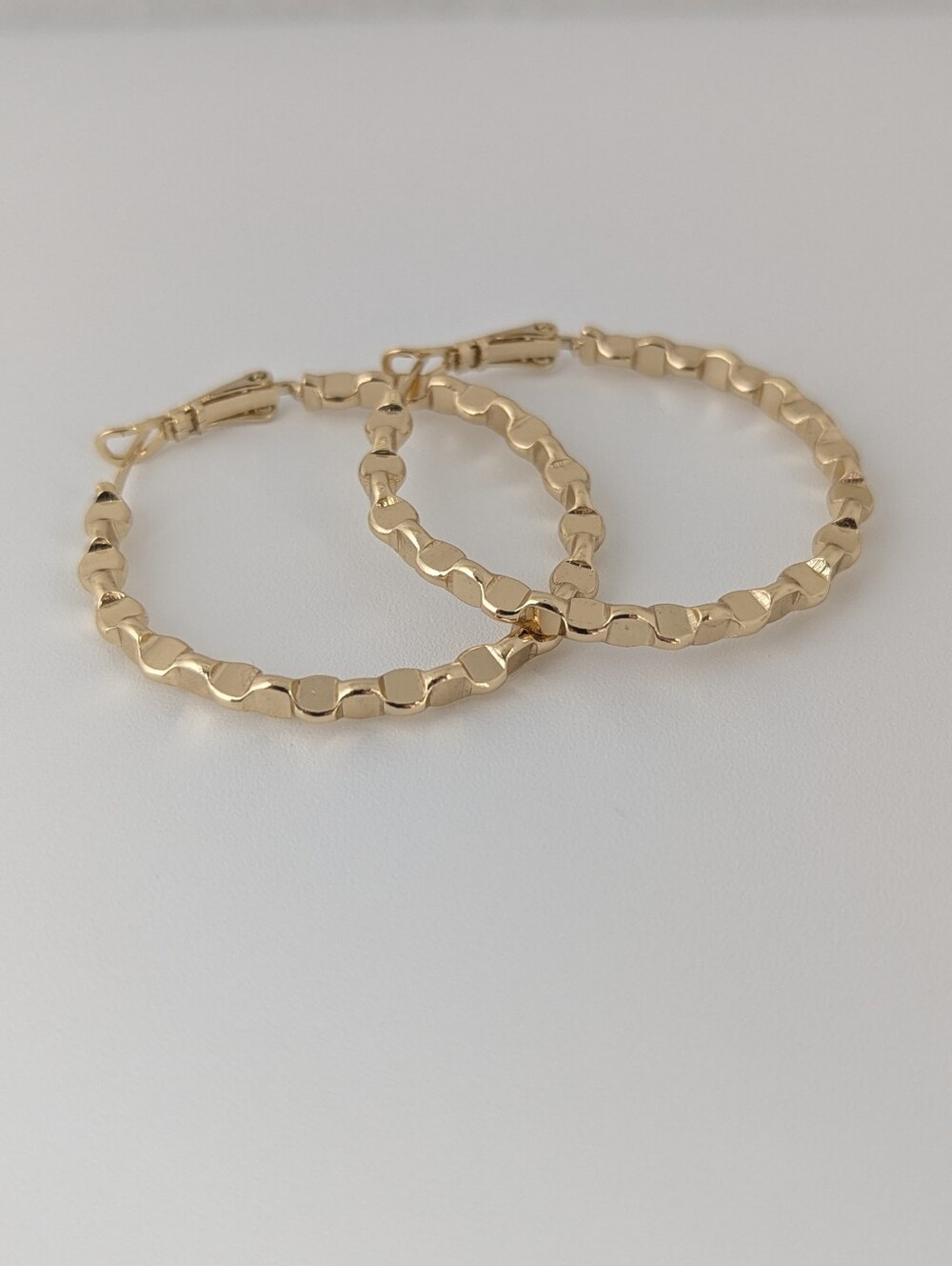 14K Gold Plated Color 40mm Textured Hoop Earrings Lightweight - Picture 3 of 3
